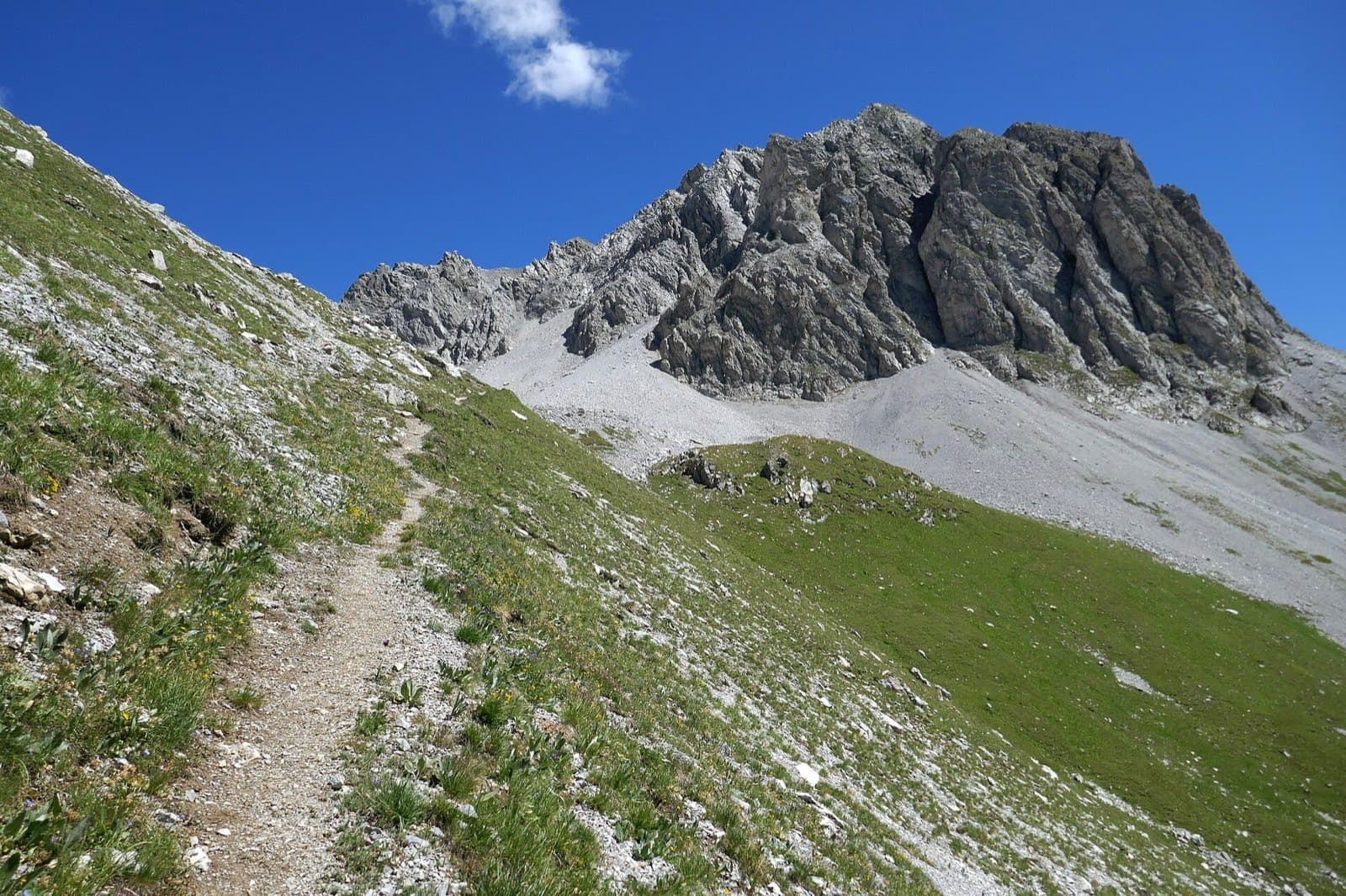 Horská stezka GR5 v Národním parku Vanoise ve francouzských Alpách