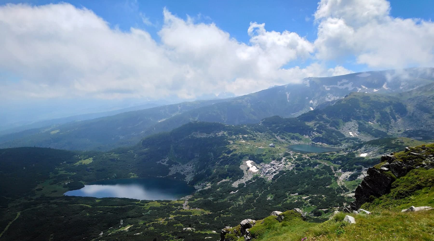 Panorama Sedmi rilských jezer v bulharském pohoří Rila